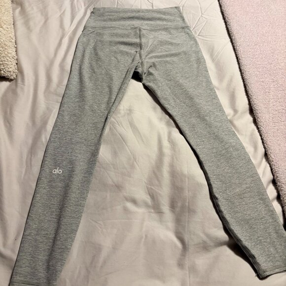 Alosoft SET - High-Waist 7/8 Highlight Legging & Center Stage Bra / S / Gray - Picture 9 of 10